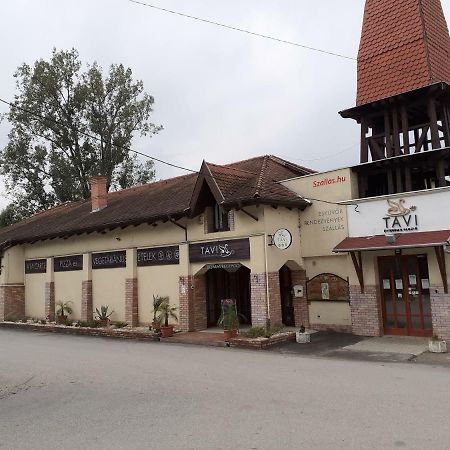 Tavi Panzio Es Etterem Bed & Breakfast Veresegyhaz Bagian luar foto