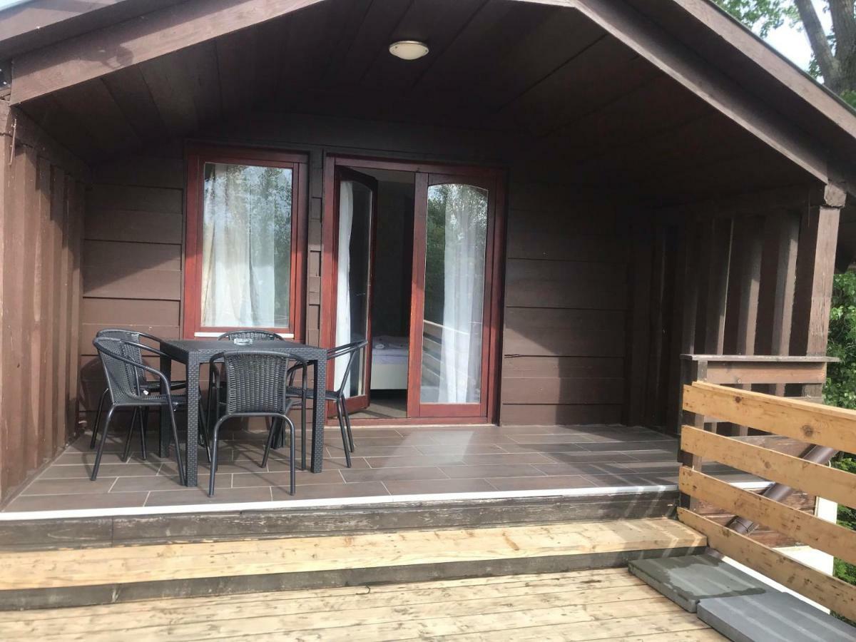 Tavi Panzio Es Etterem Bed & Breakfast Veresegyhaz Bagian luar foto