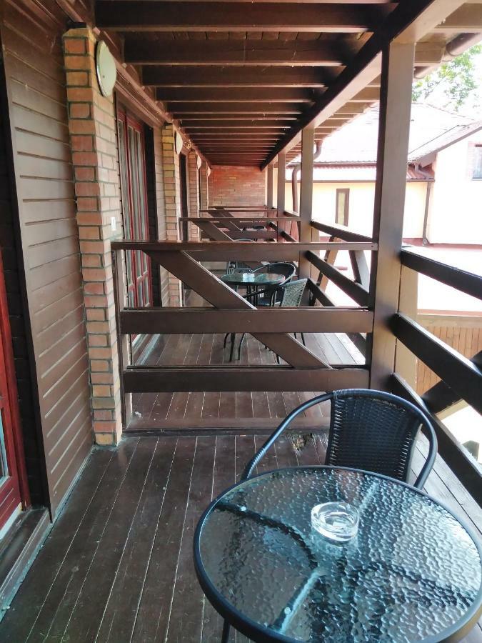 Tavi Panzio Es Etterem Bed & Breakfast Veresegyhaz Bagian luar foto